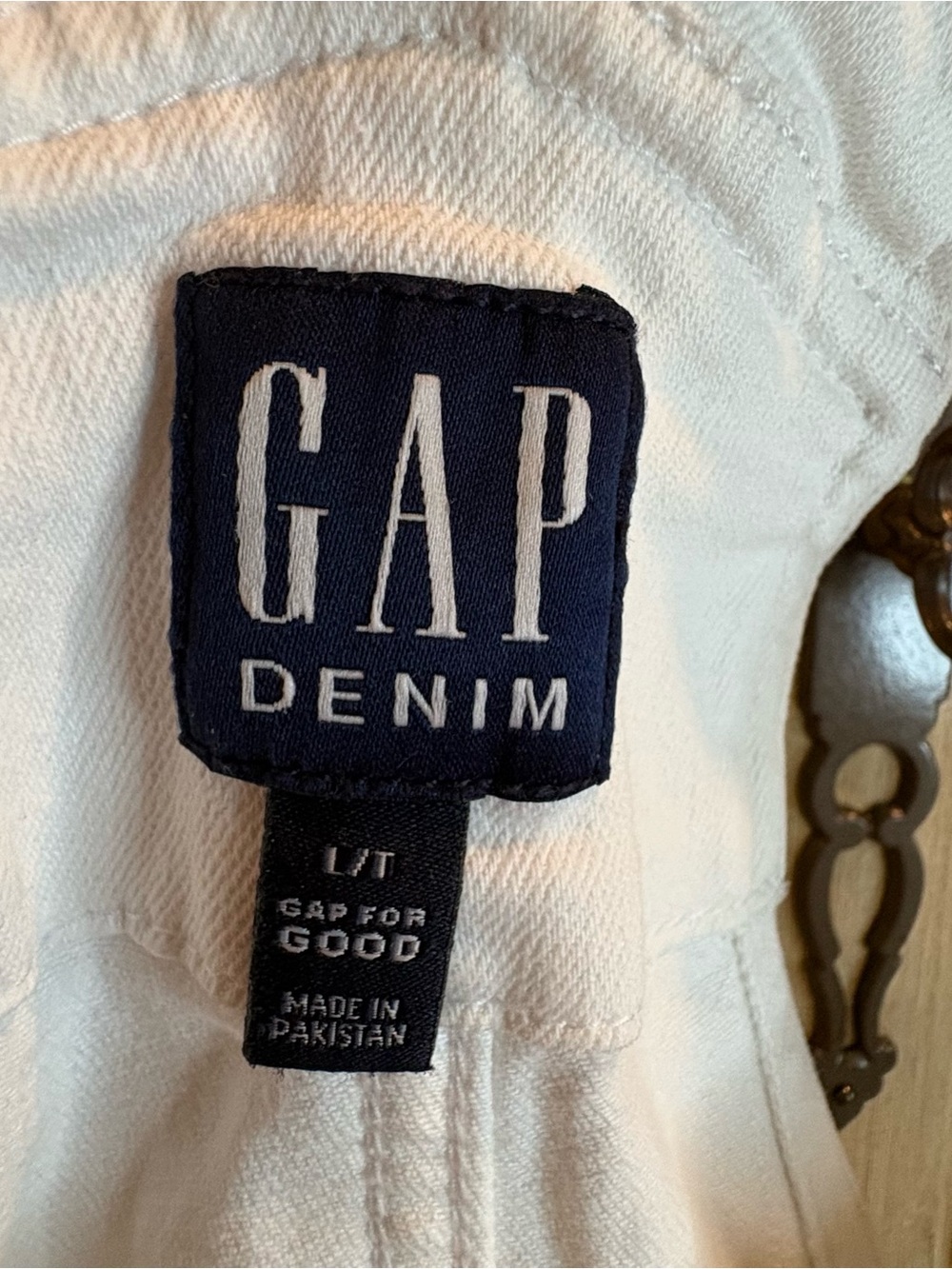 GAP White Denim Short Overalls with Adjustable Straps in 98% Cotton